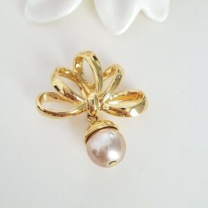Beautiful Nolan Miller Faux Pearl Gold Tone Pendant